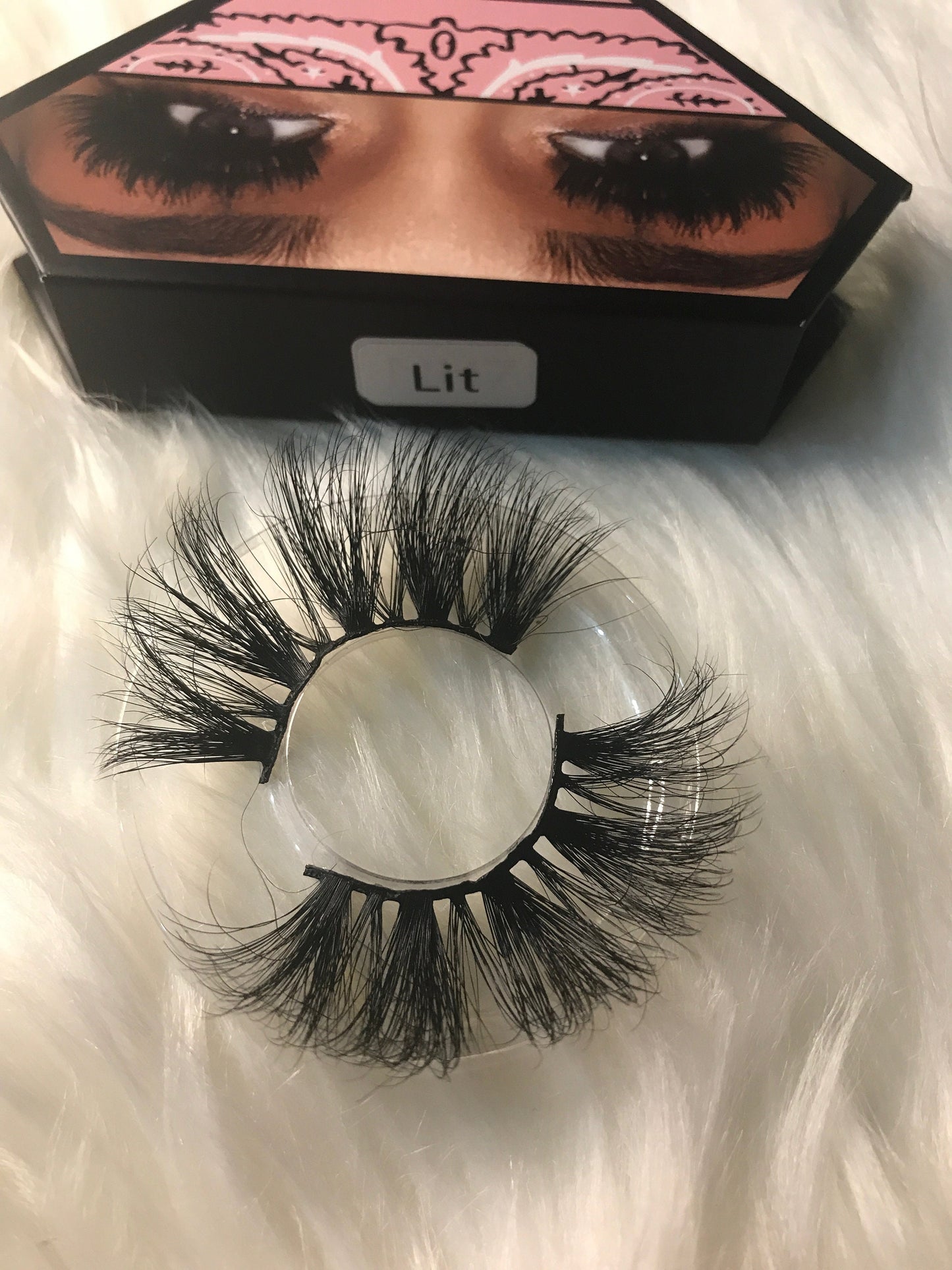25MM Mink eyelashes in the style LIT