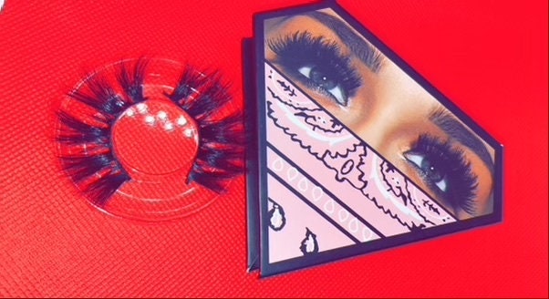 25MM Mink eyelashes in the style LIT